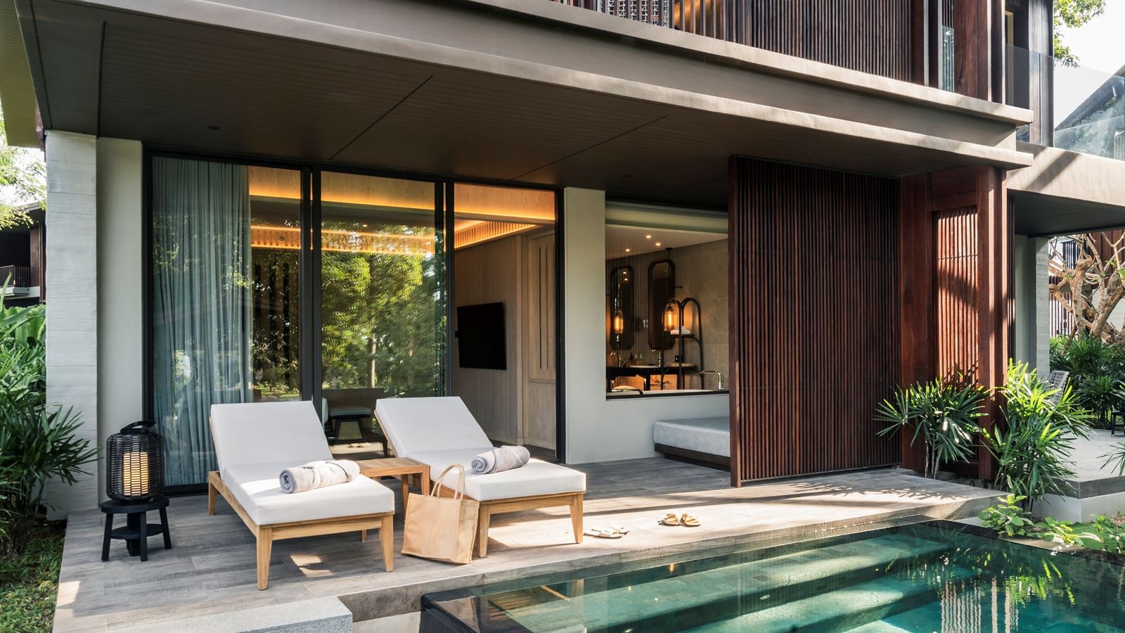 rooms-private-pool-suite