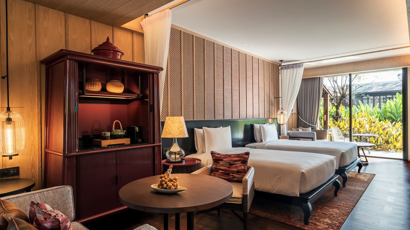 rooms-pool-access-room