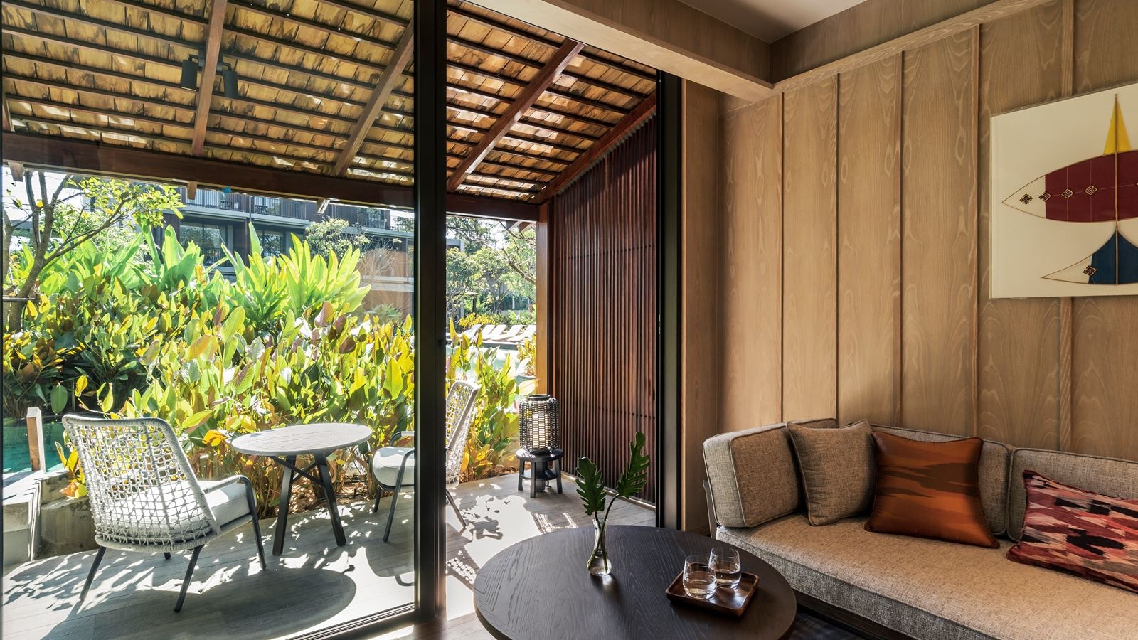 rooms-deluxe-pool-access-room