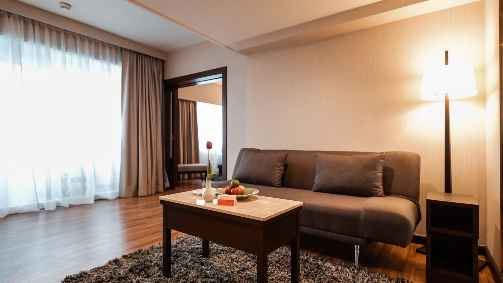 rooms-balcony-suite-riverview-room