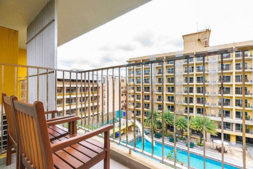 rooms-deluxe-family-pool-view-room