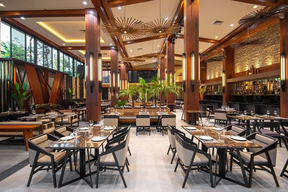 restaurants-the-tram-restaurant-bar--wine-cellar