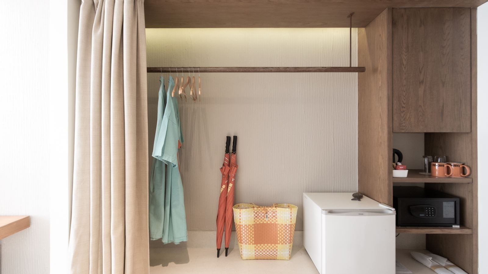 rooms-deluxe-with-balcony