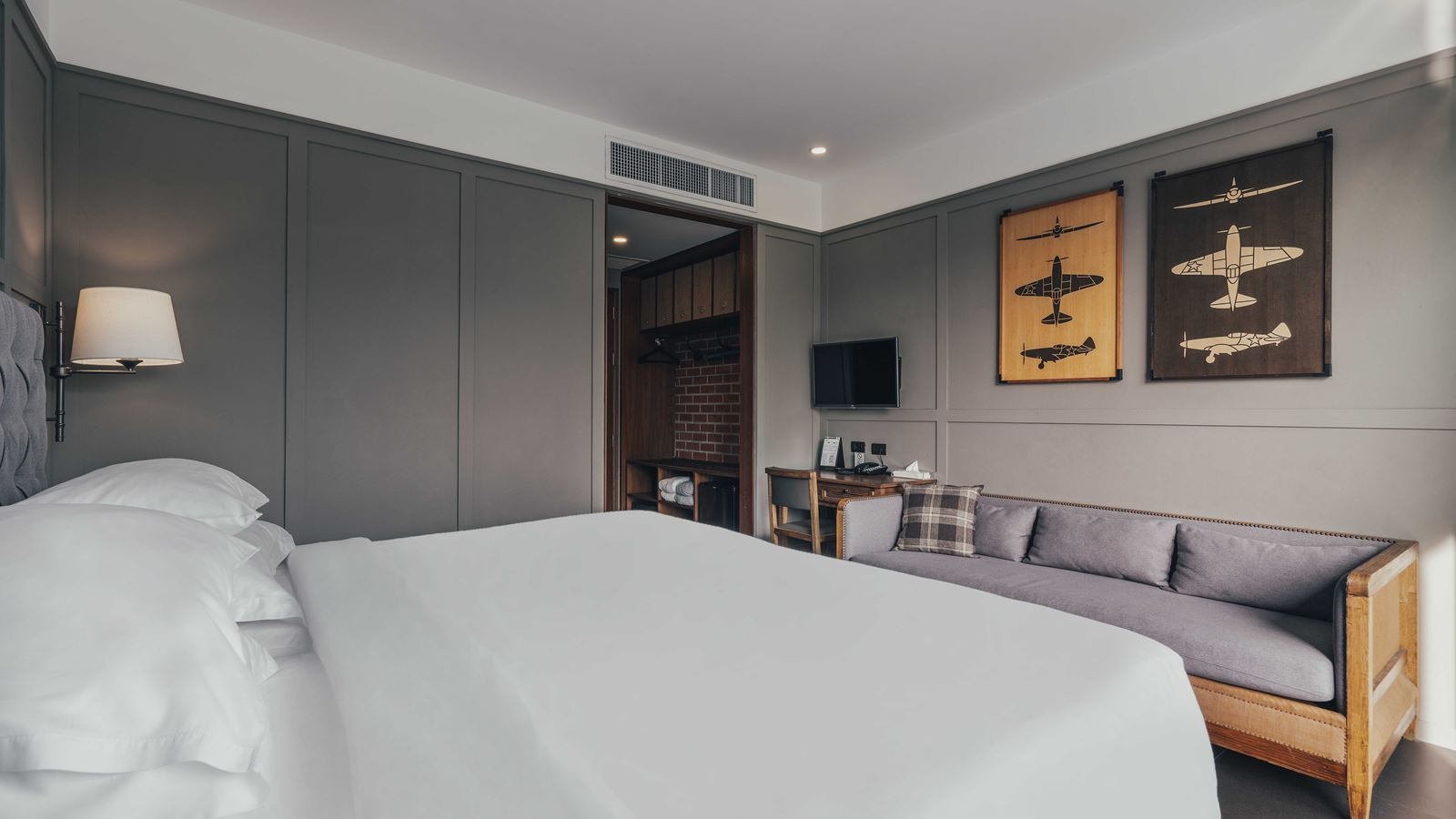 rooms-deluxe-pool-view