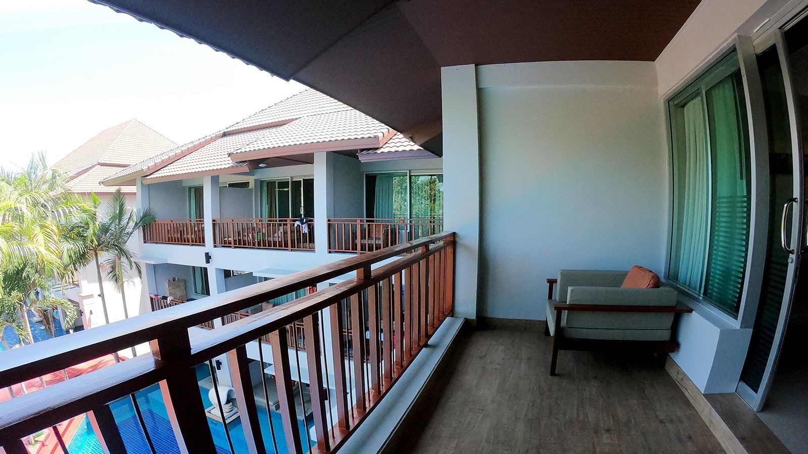 rooms-deluxe-balcony