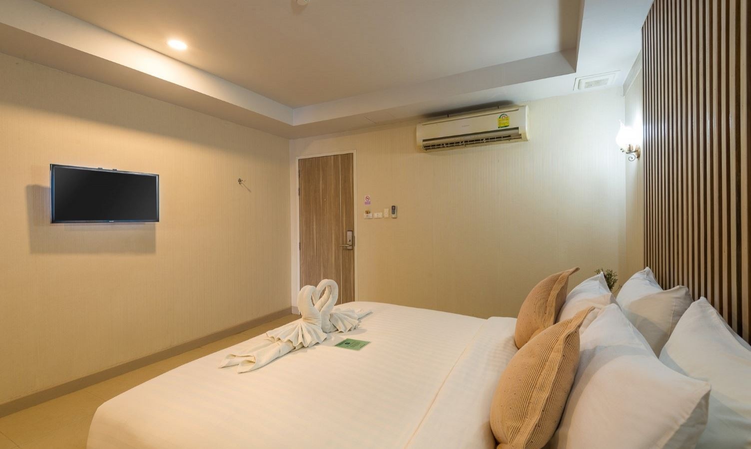 rooms-deluxe-pool-access