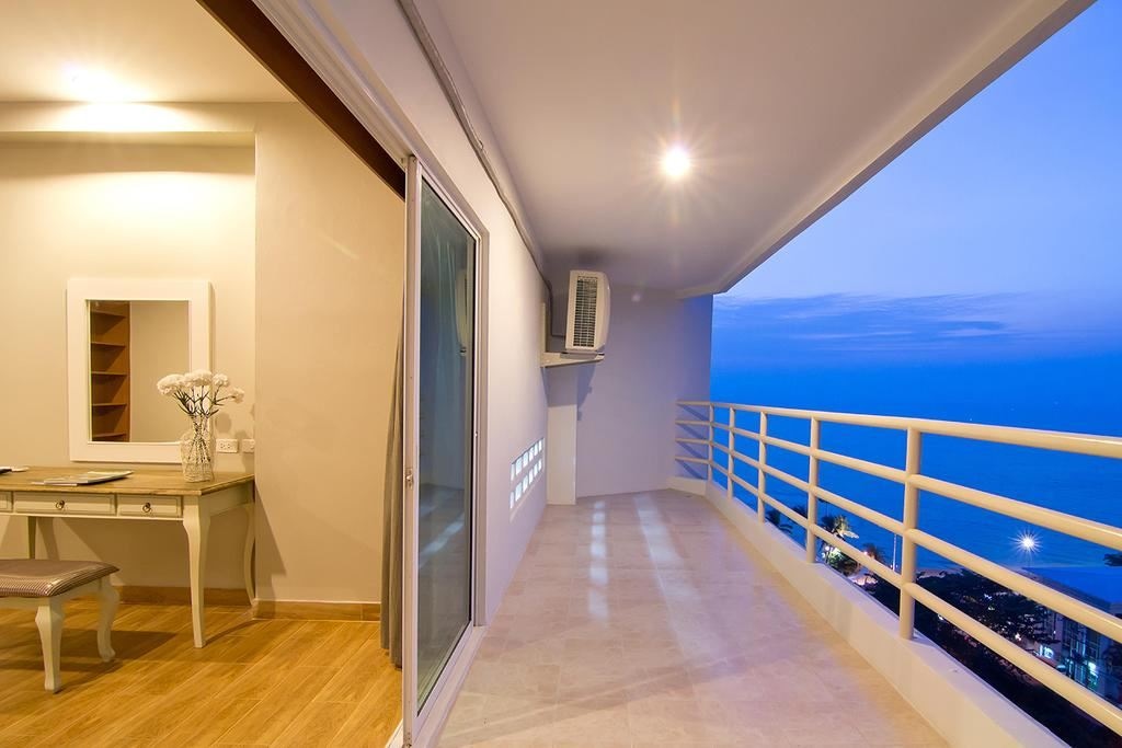 rooms-deluxe-room-sea-view