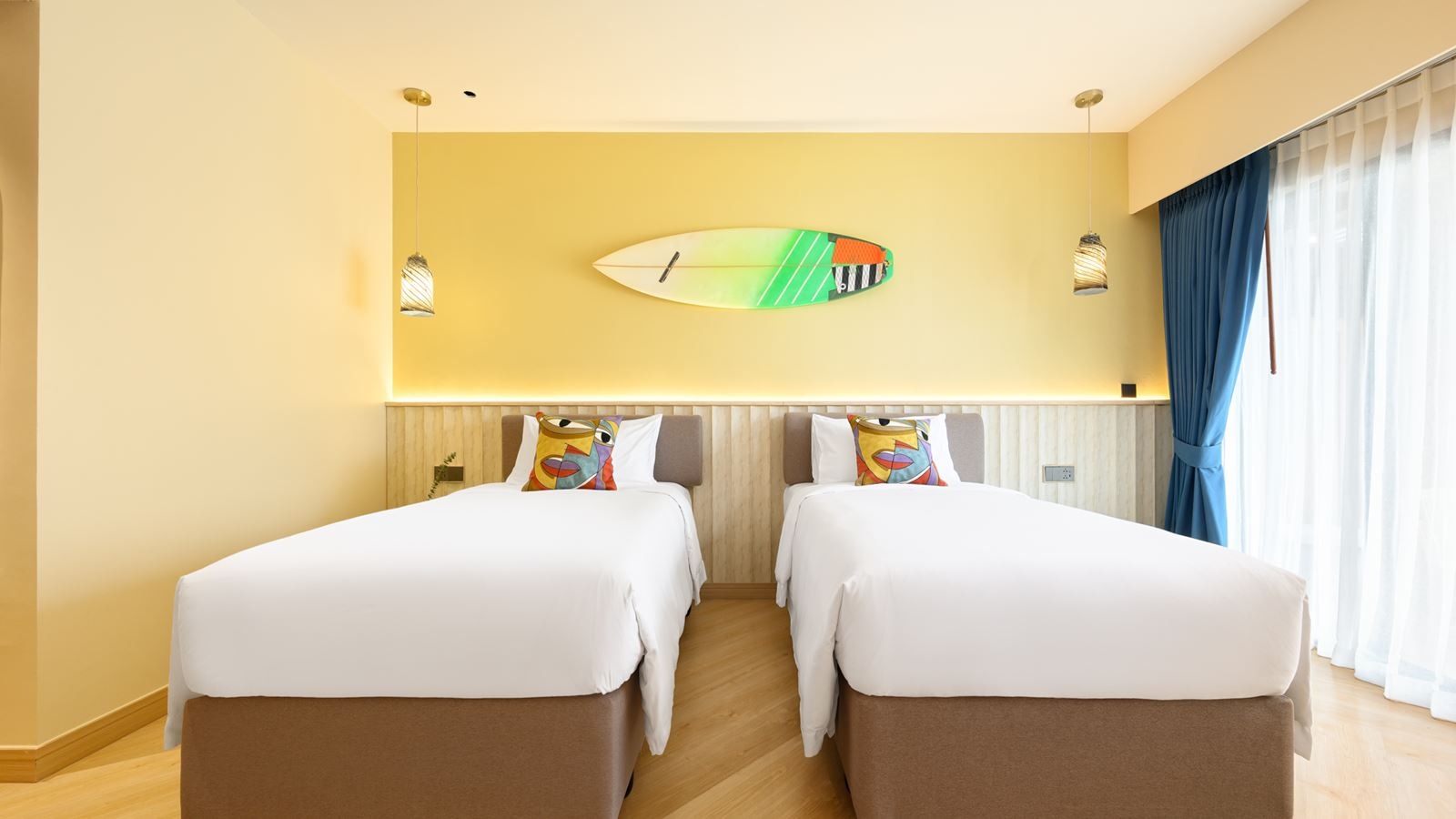 rooms-deluxe-balcony