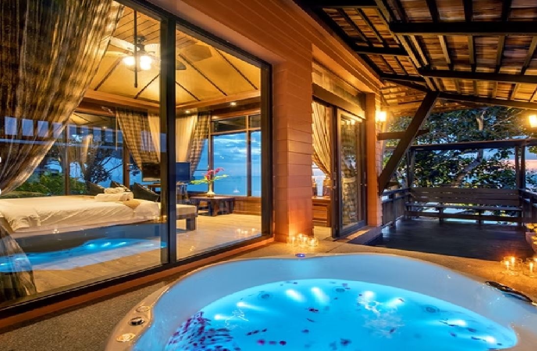 rooms-beachfront-jacuzzi-pool-villa-one-bedroom