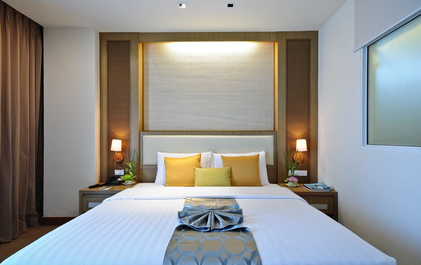 rooms-deluxe-city-view