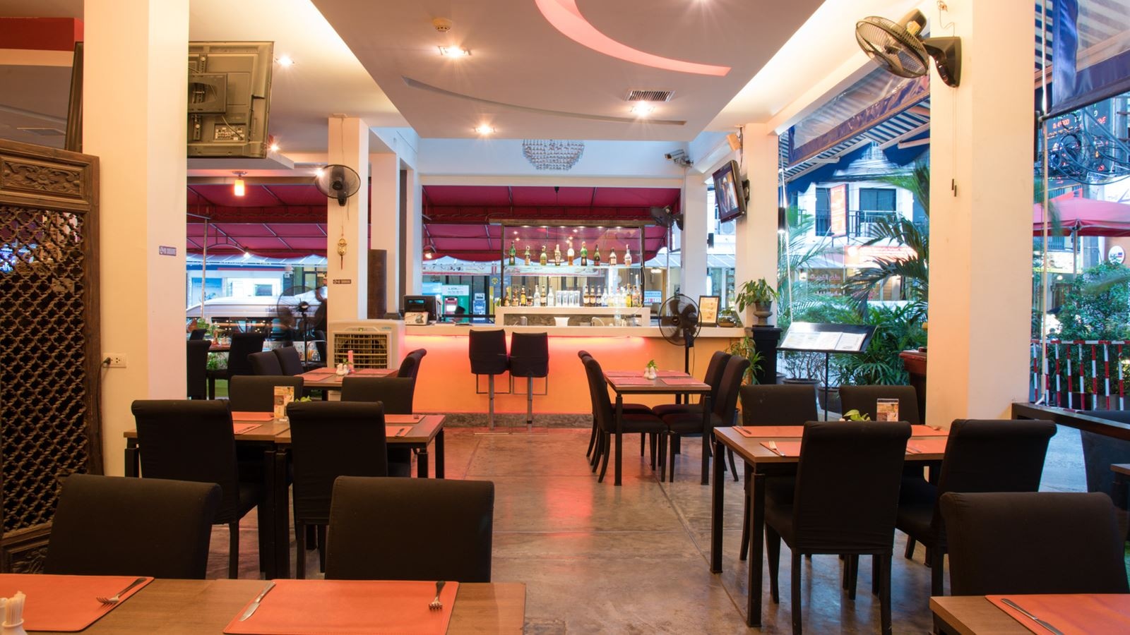 restaurants-la-lantern-restaurant