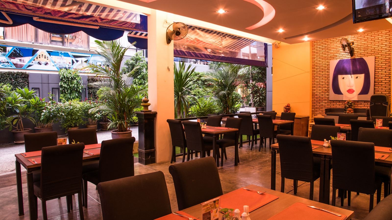 restaurants-la-lantern-restaurant