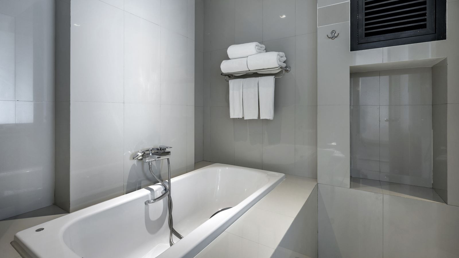 rooms-view-pent-triple-bed