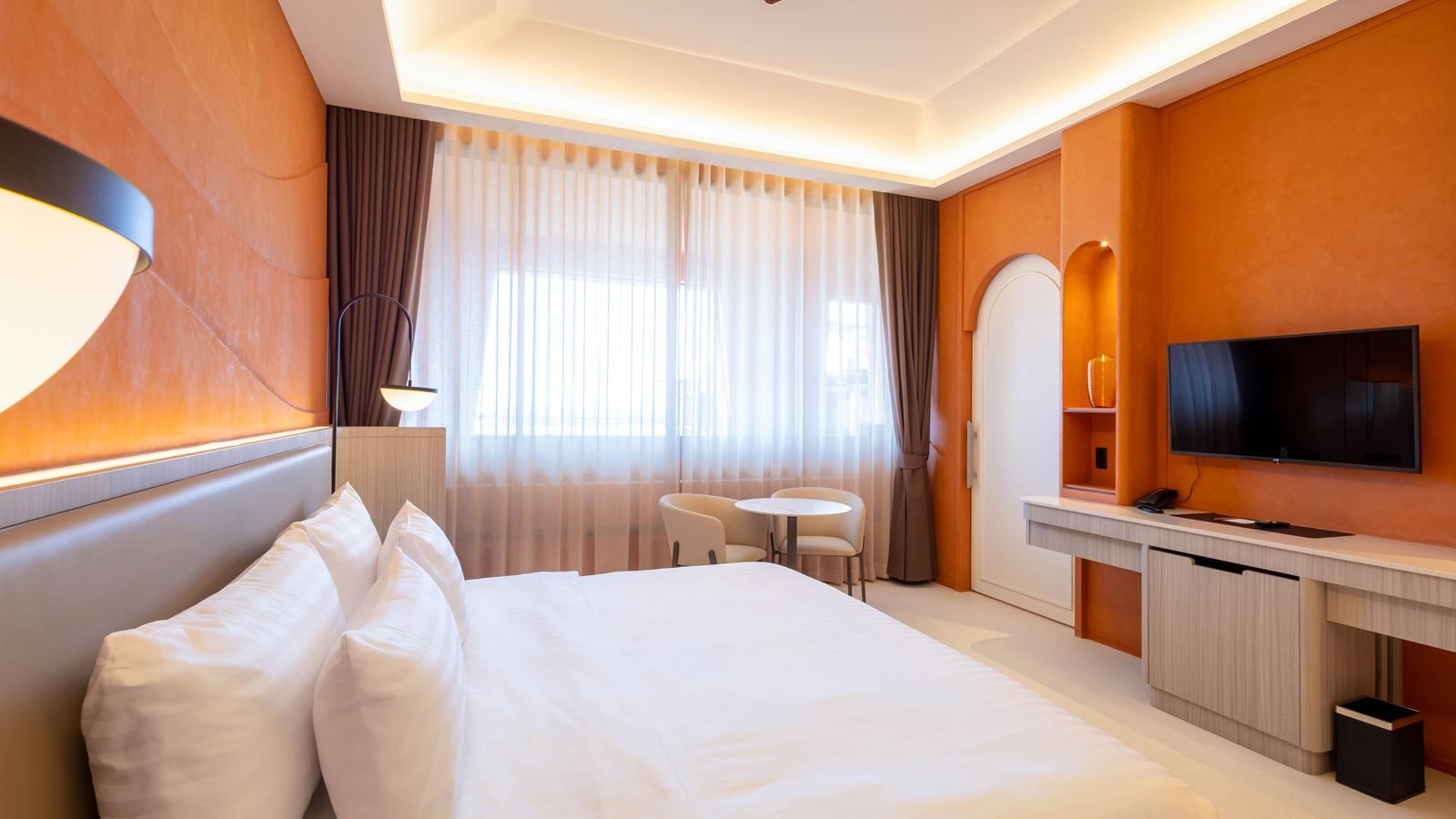 rooms-deluxe-pool-suite-garden-view