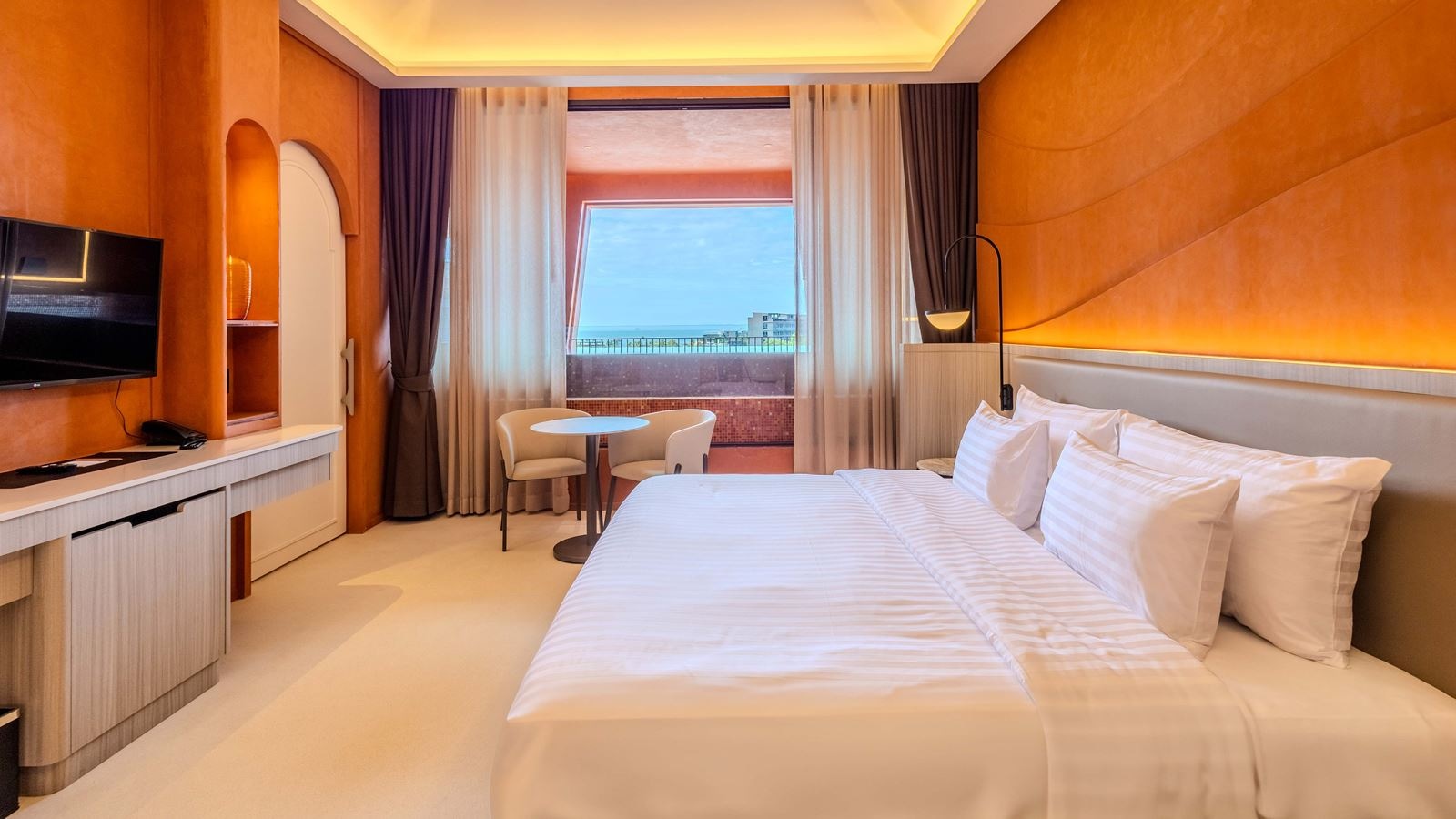 rooms-deluxe-pool-suite-sea-view