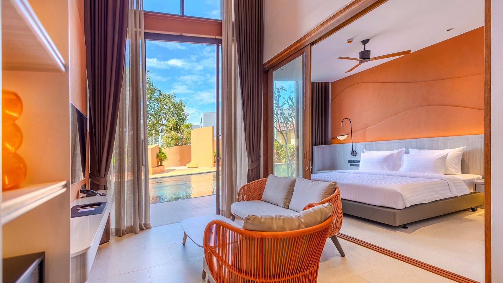 rooms-deluxe-pool-suite-with-pool-access