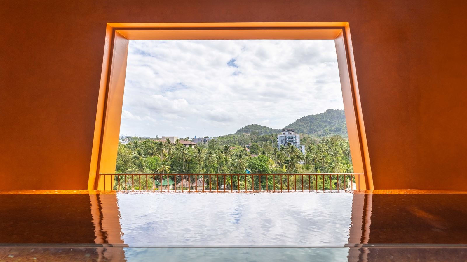 rooms-deluxe-pool-suite-mountain-view