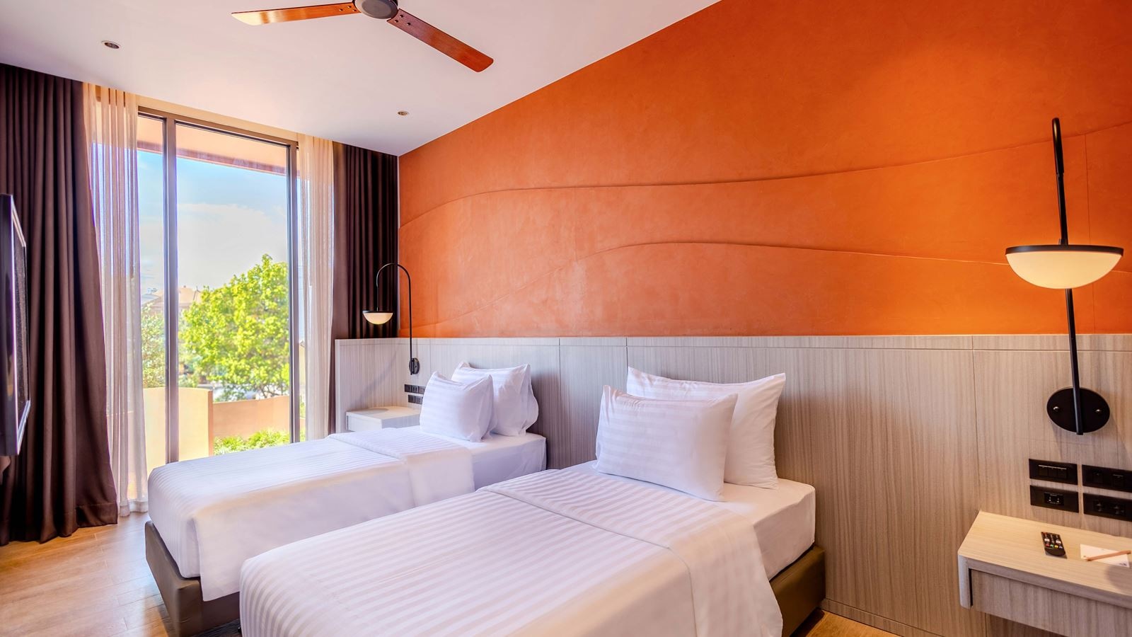 rooms-deluxe-pool-suite-with-pool-access