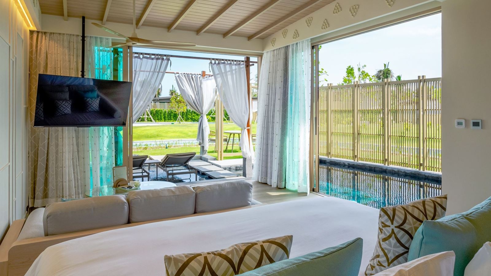 rooms-seaview-pool-villa-romance