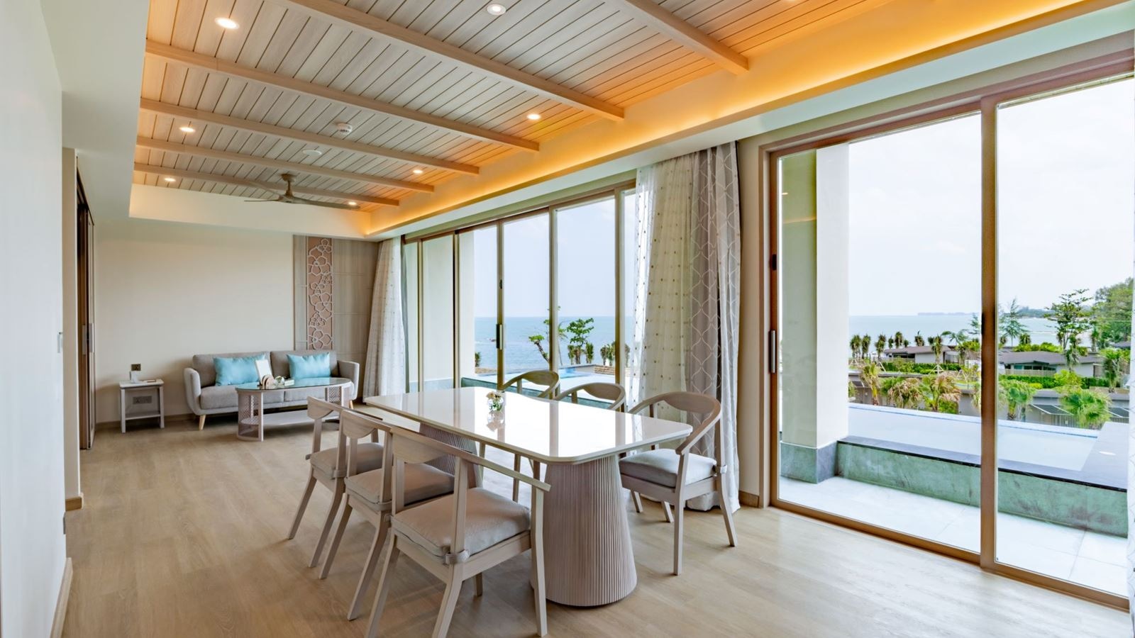 rooms-seaview-penthouse-family-pool-suite