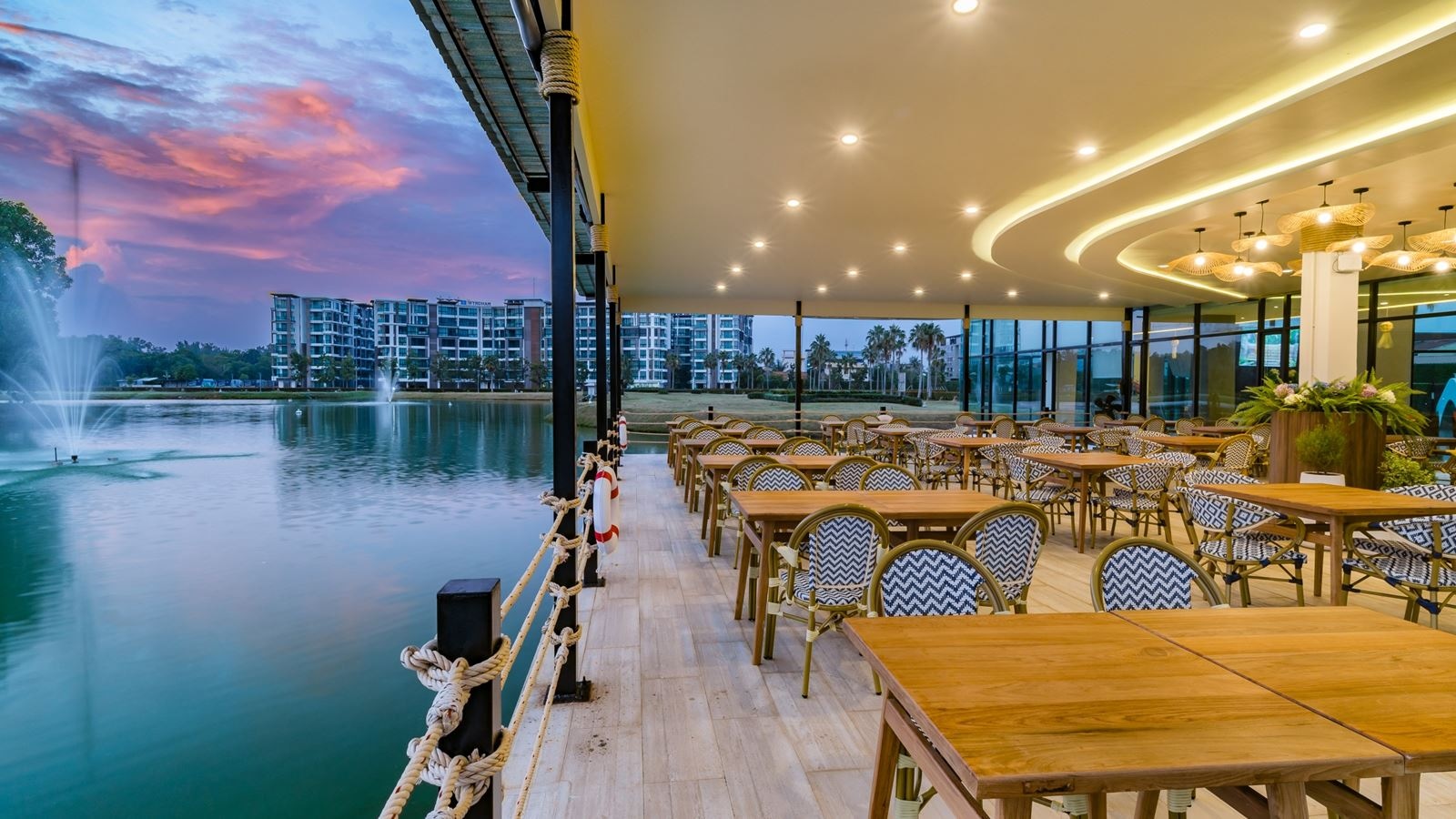 restaurants-lake-view-restaurant