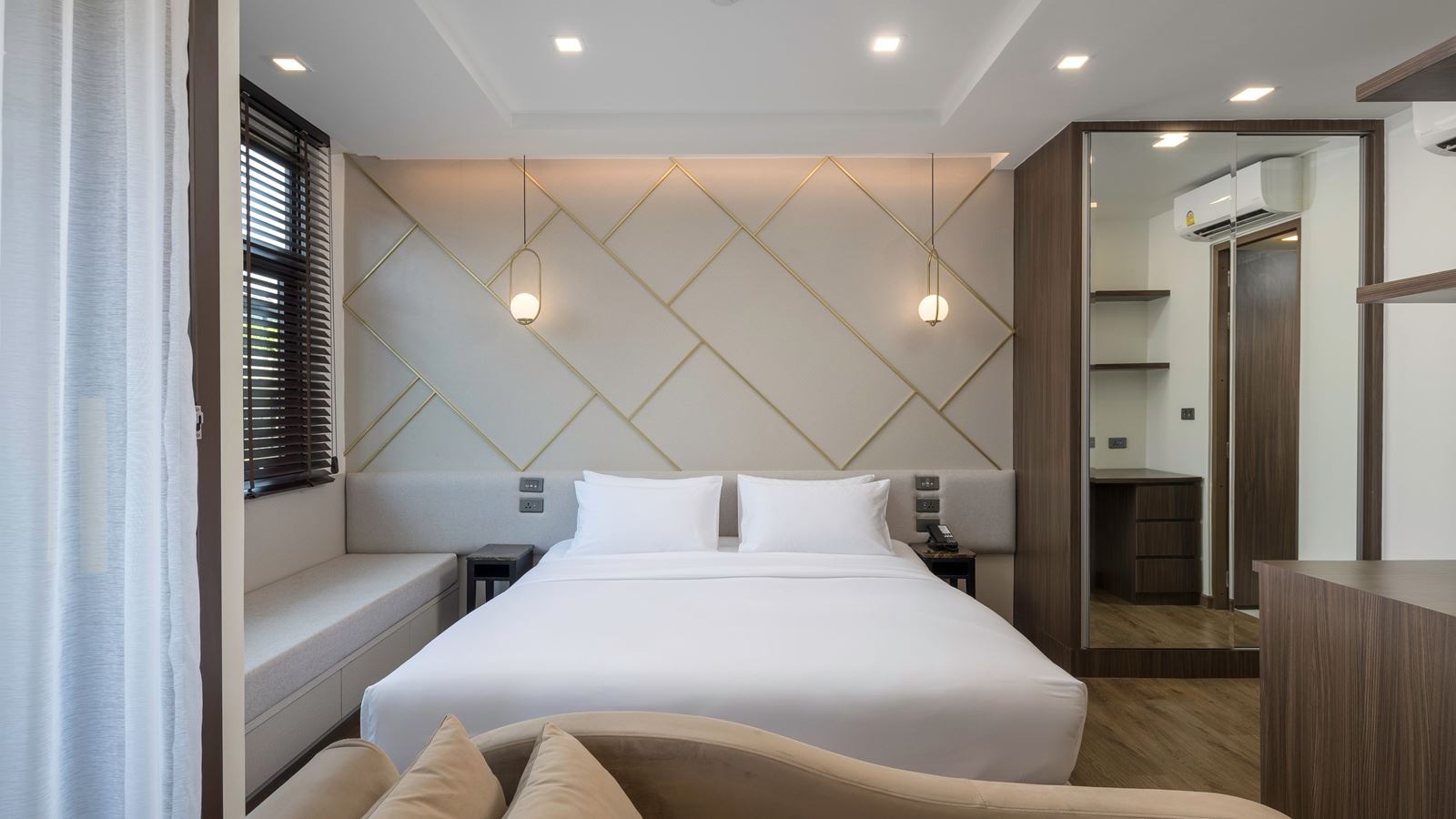 rooms-deluxe-room-king