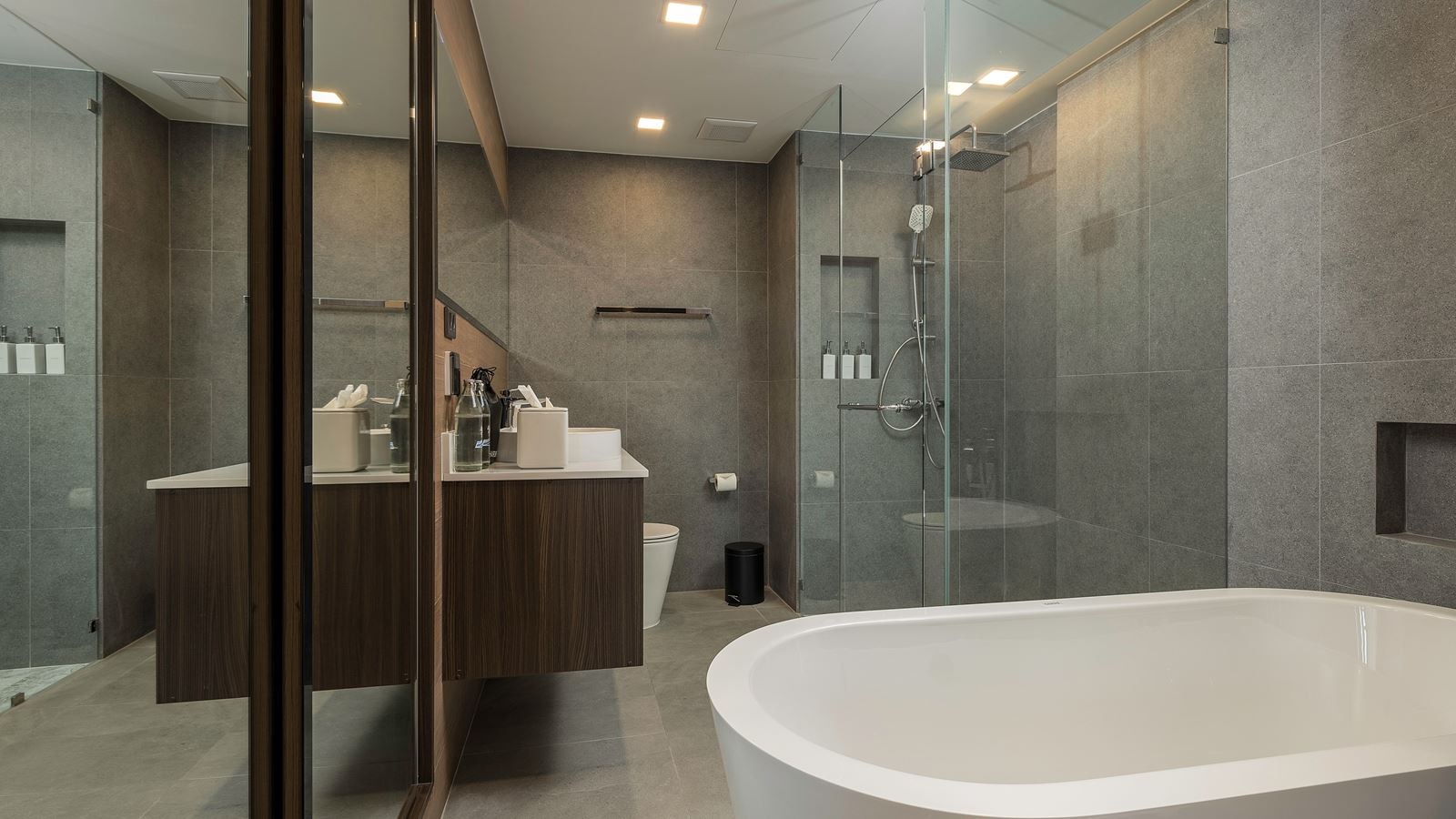 rooms-deluxe-room-with-bathtub