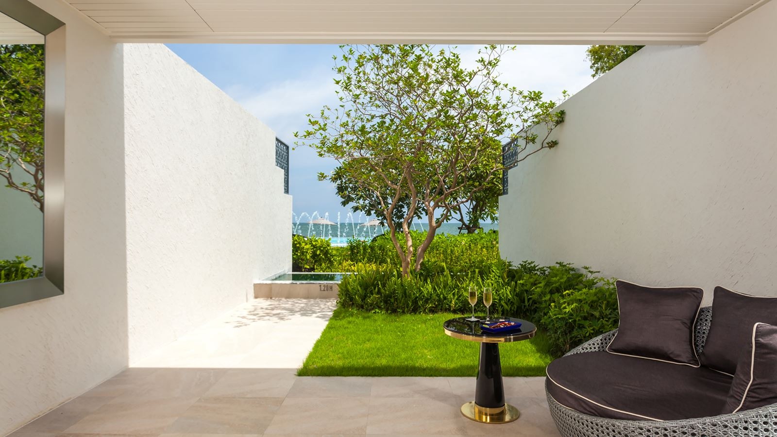 rooms-beachfront-pool-suite-garden-view