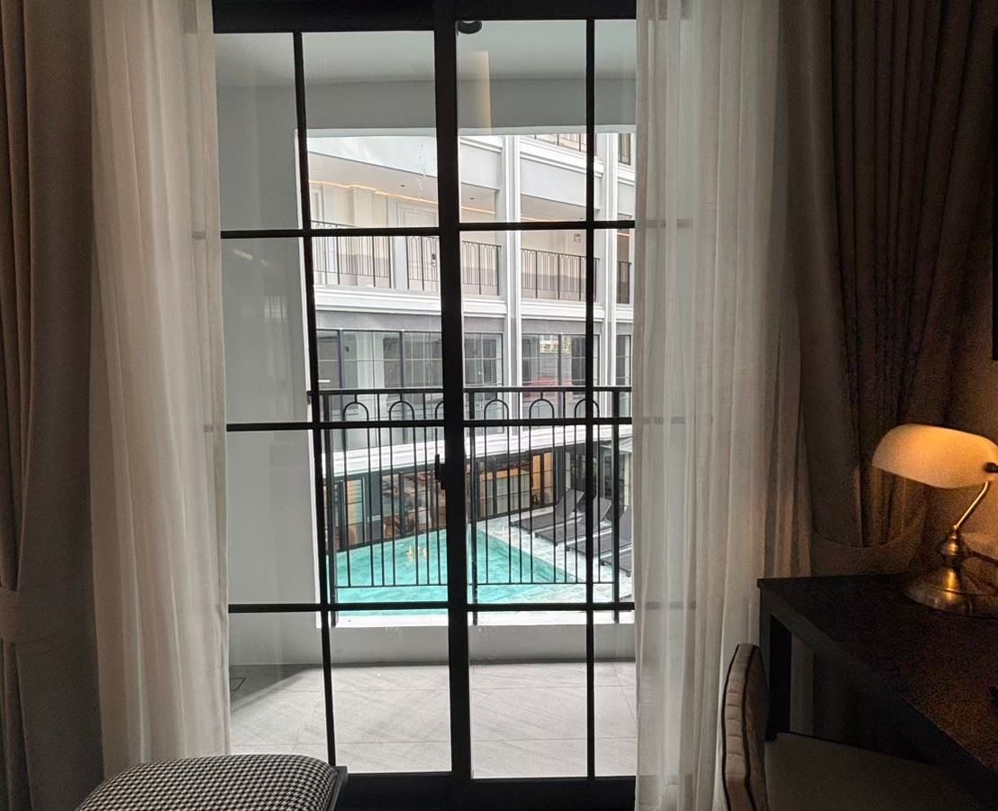 rooms-deluxe-poolview