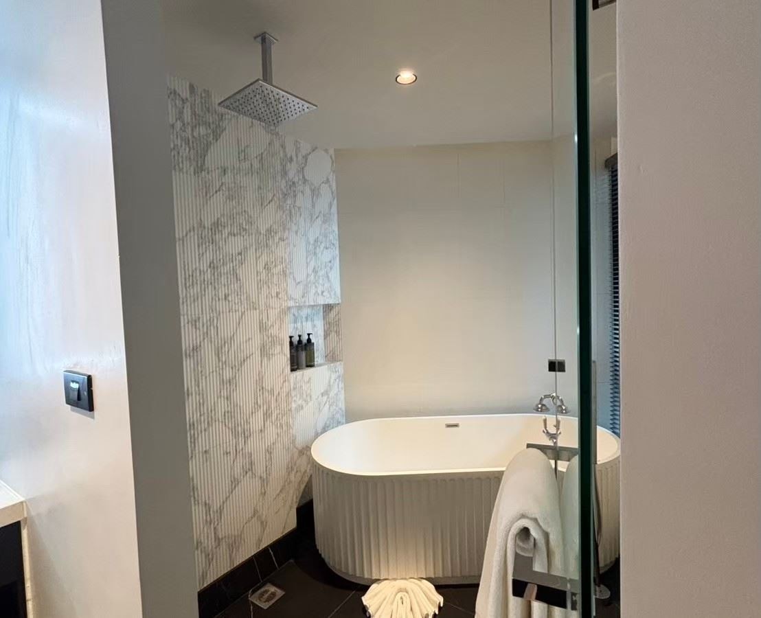 rooms-deluxe-poolview