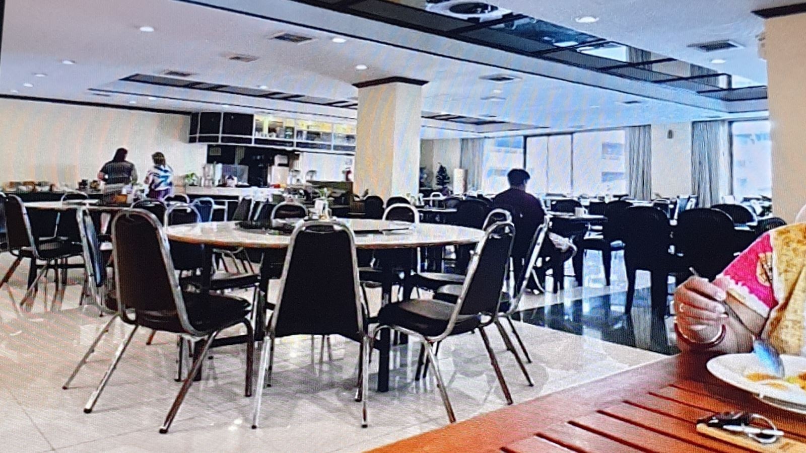 restaurants-mike-beach-hotel