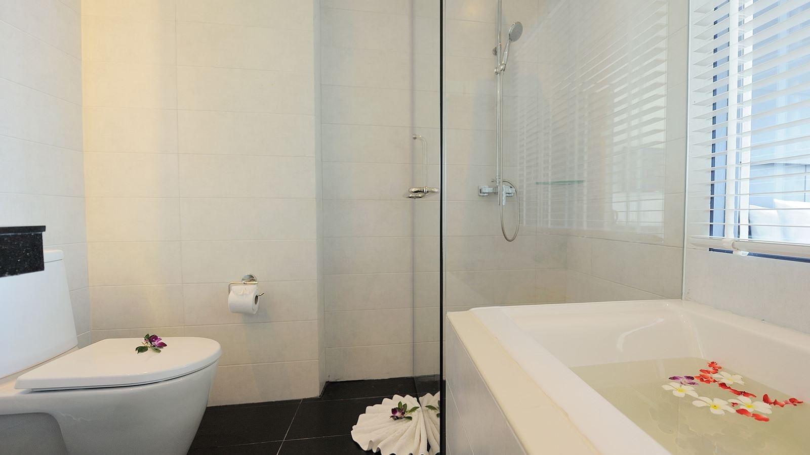 rooms-deluxe-sea-view-room