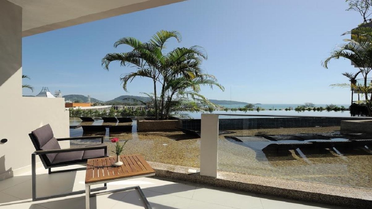 rooms-deluxe-poolside-room