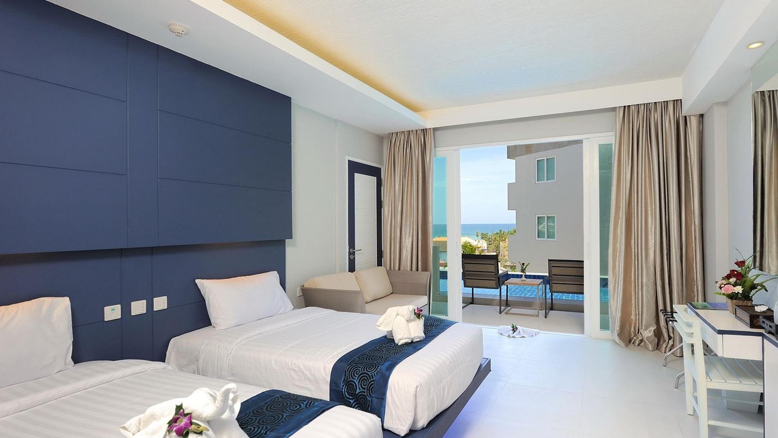 rooms-deluxe-pool-access-room