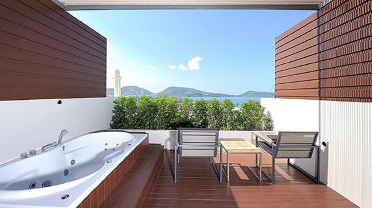 rooms-deluxe-jacuzzi-room