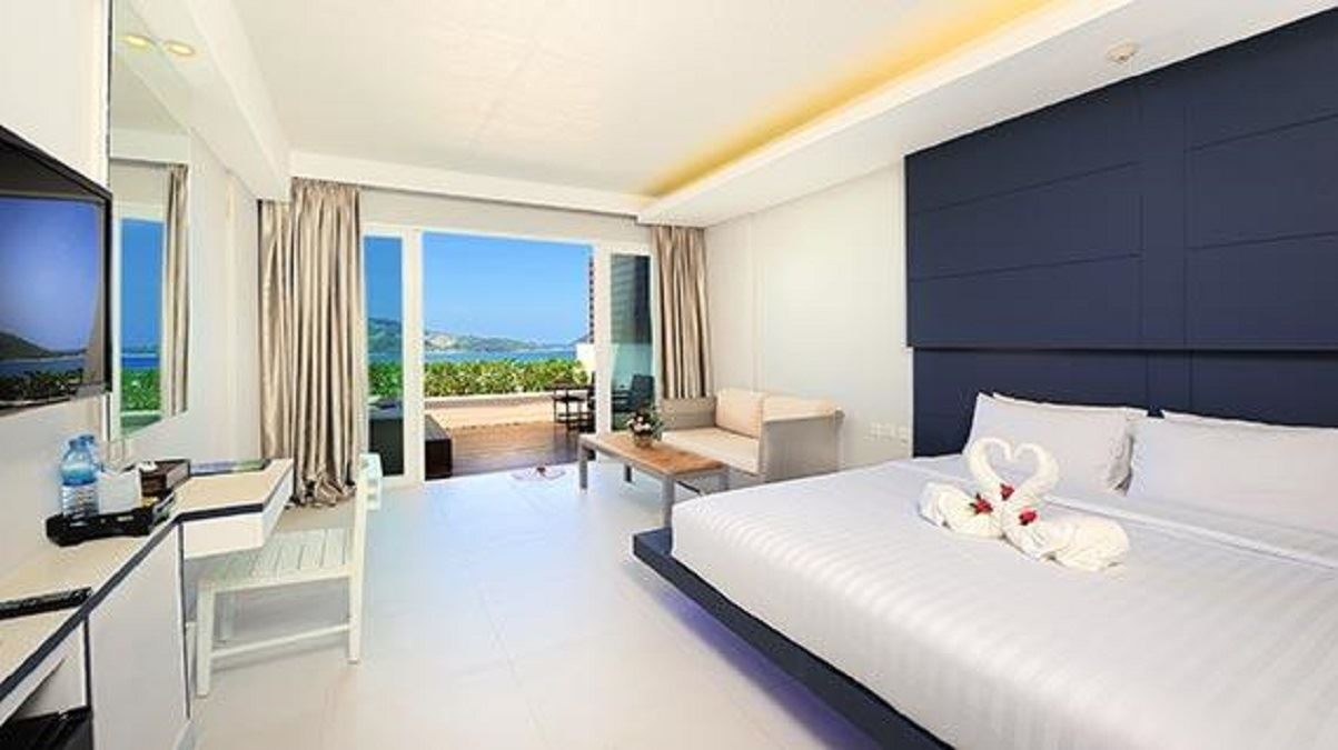 rooms-deluxe-jacuzzi-room