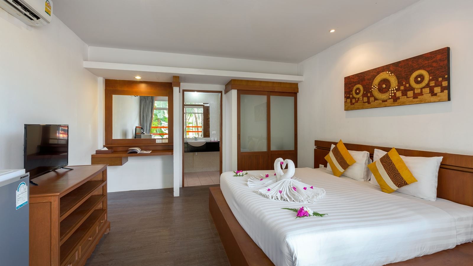 rooms-superior-pool-view-room