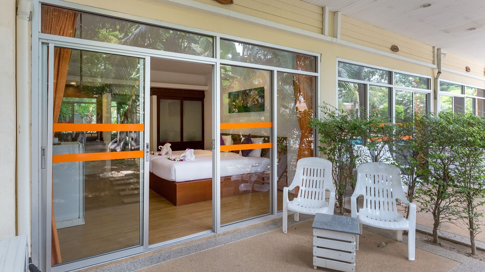 rooms-superior-pool-view-room