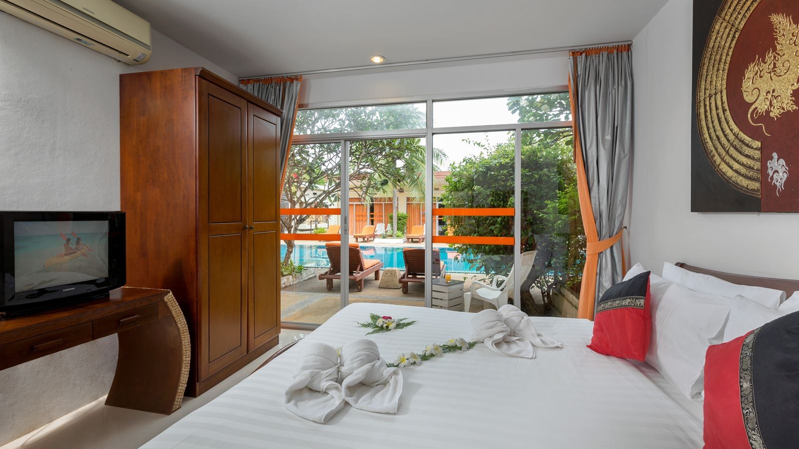 rooms-1-bedroom-suite-pool-access