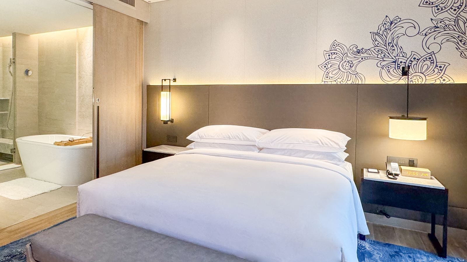 rooms-deluxe-pool-access