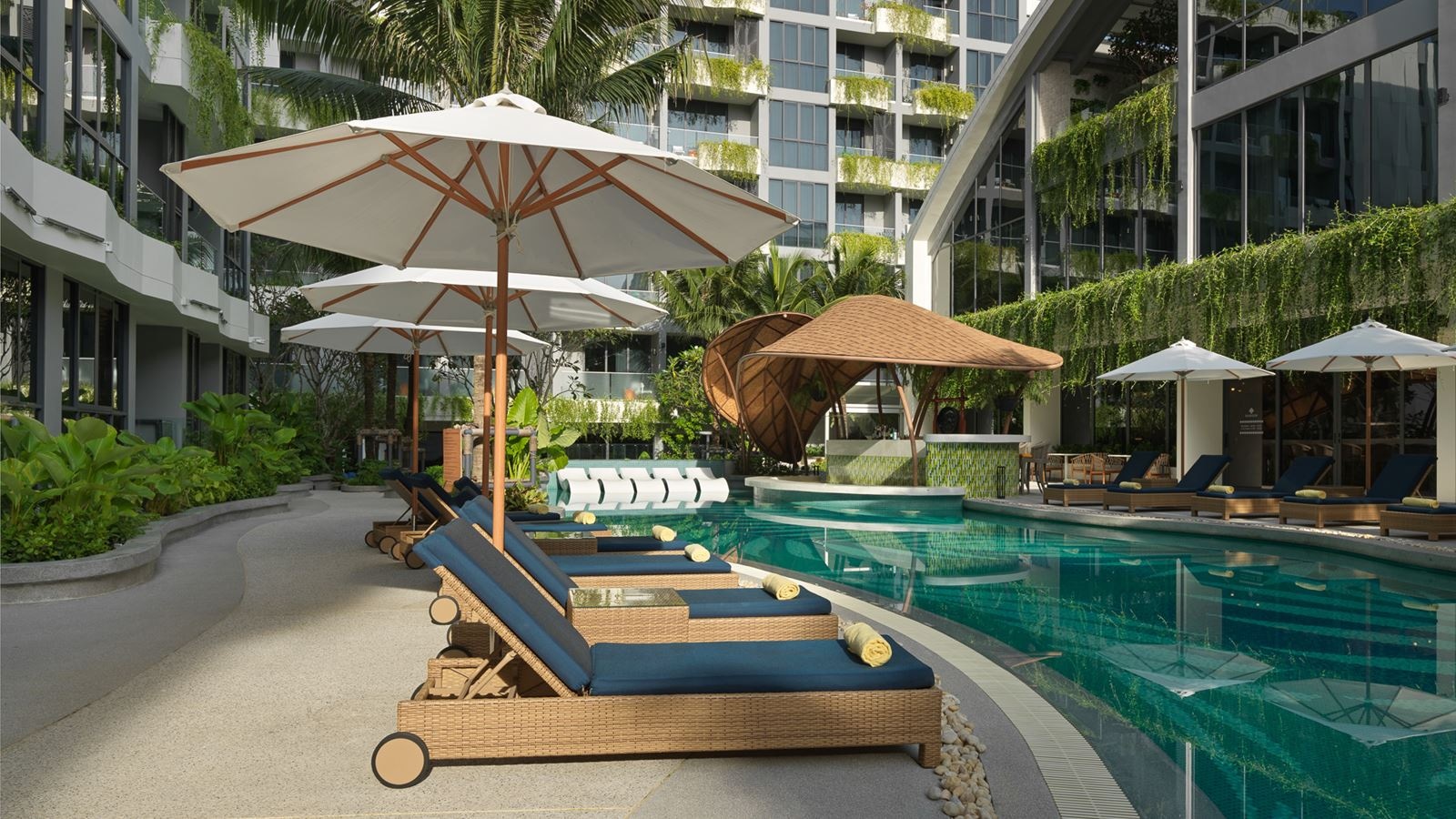 bars-manaw-manaw-pool-bar