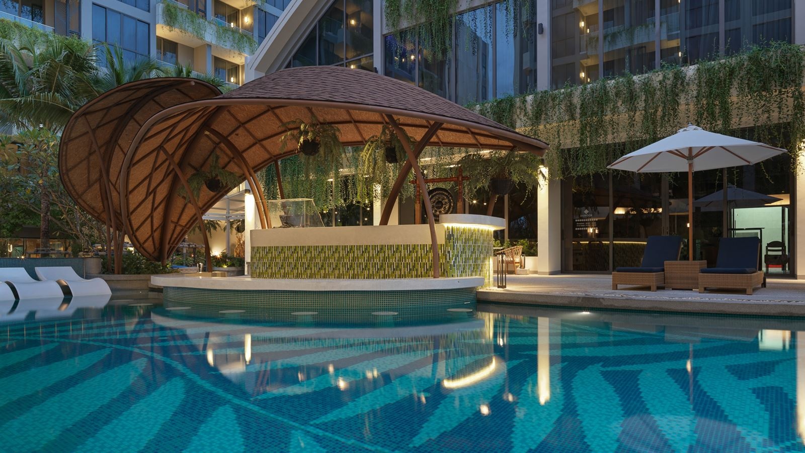 bars-manaw-manaw-pool-bar