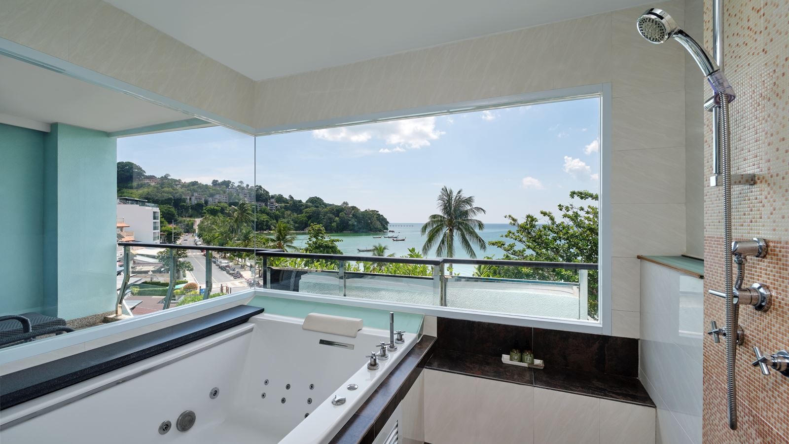 rooms-one-bedroom-superior-suite-sea-view