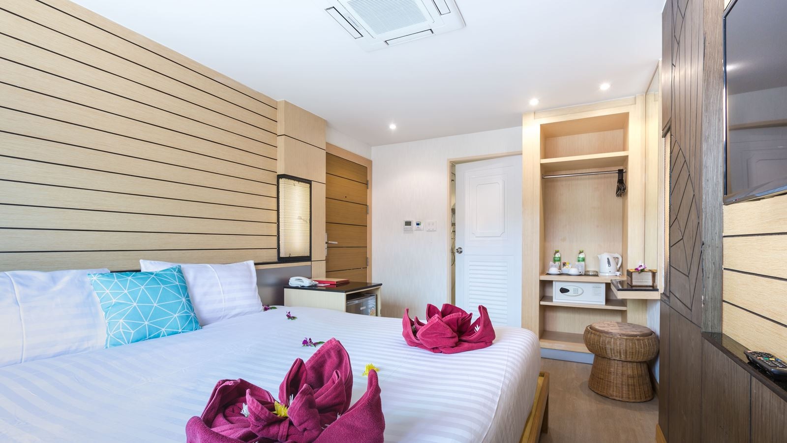 rooms-double-room-with-balcony