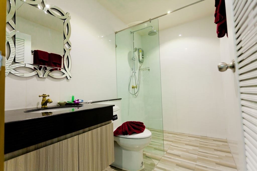 rooms-deluxe-room-with-partial-sea-view-balcony