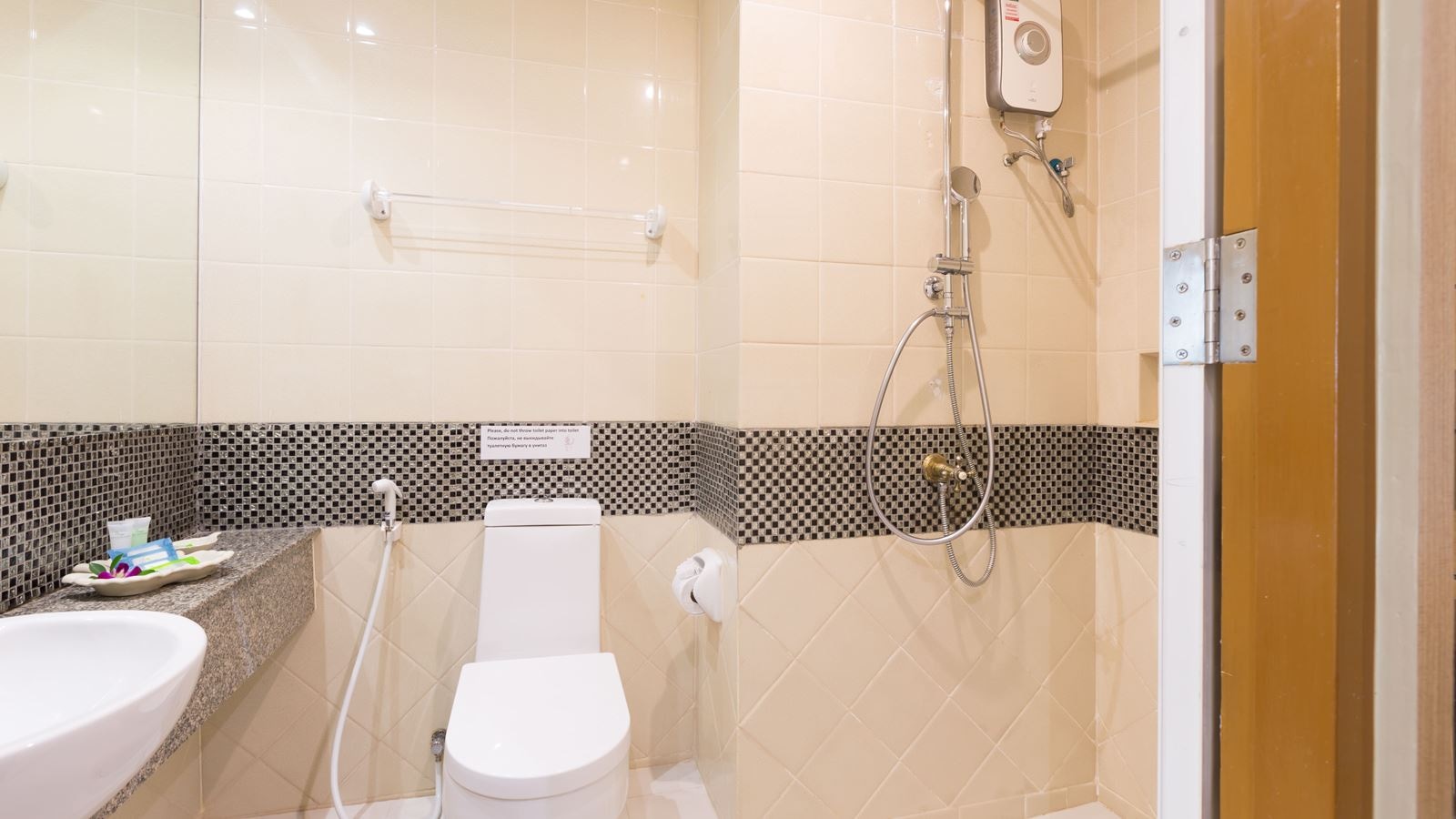 rooms-deluxe-room-with-sea-view-balcony