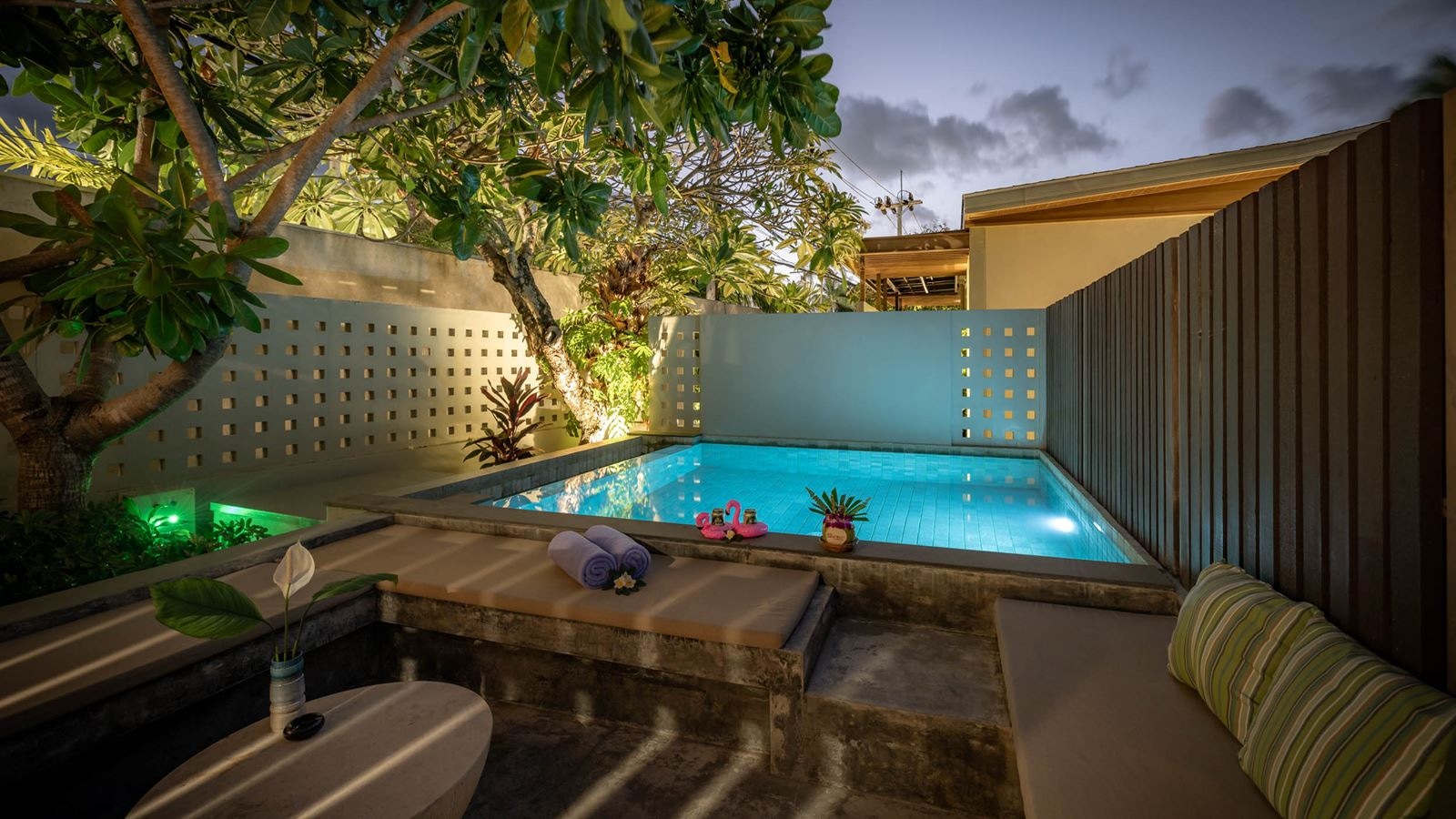 rooms-adjoining-king-rooms-with-plunge-pool