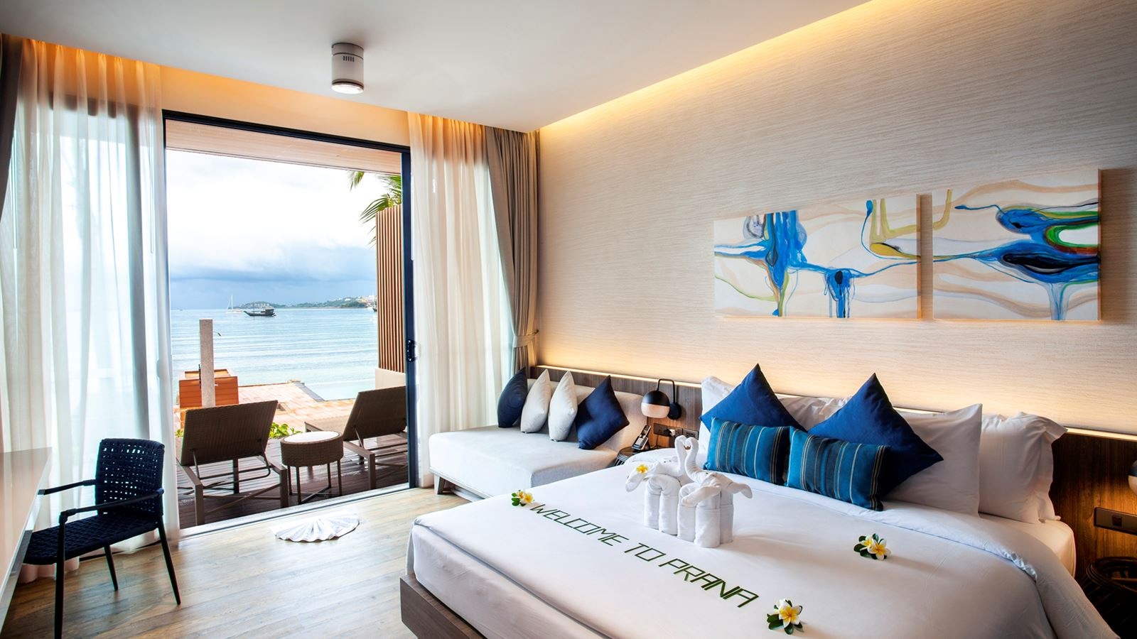 rooms-oceanfront-premium-room