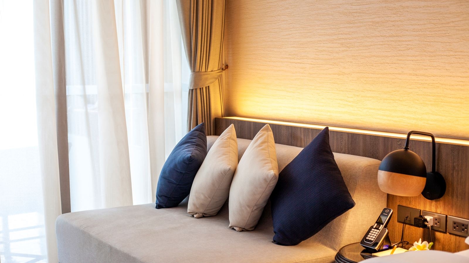 rooms-oceanfront-premium-room