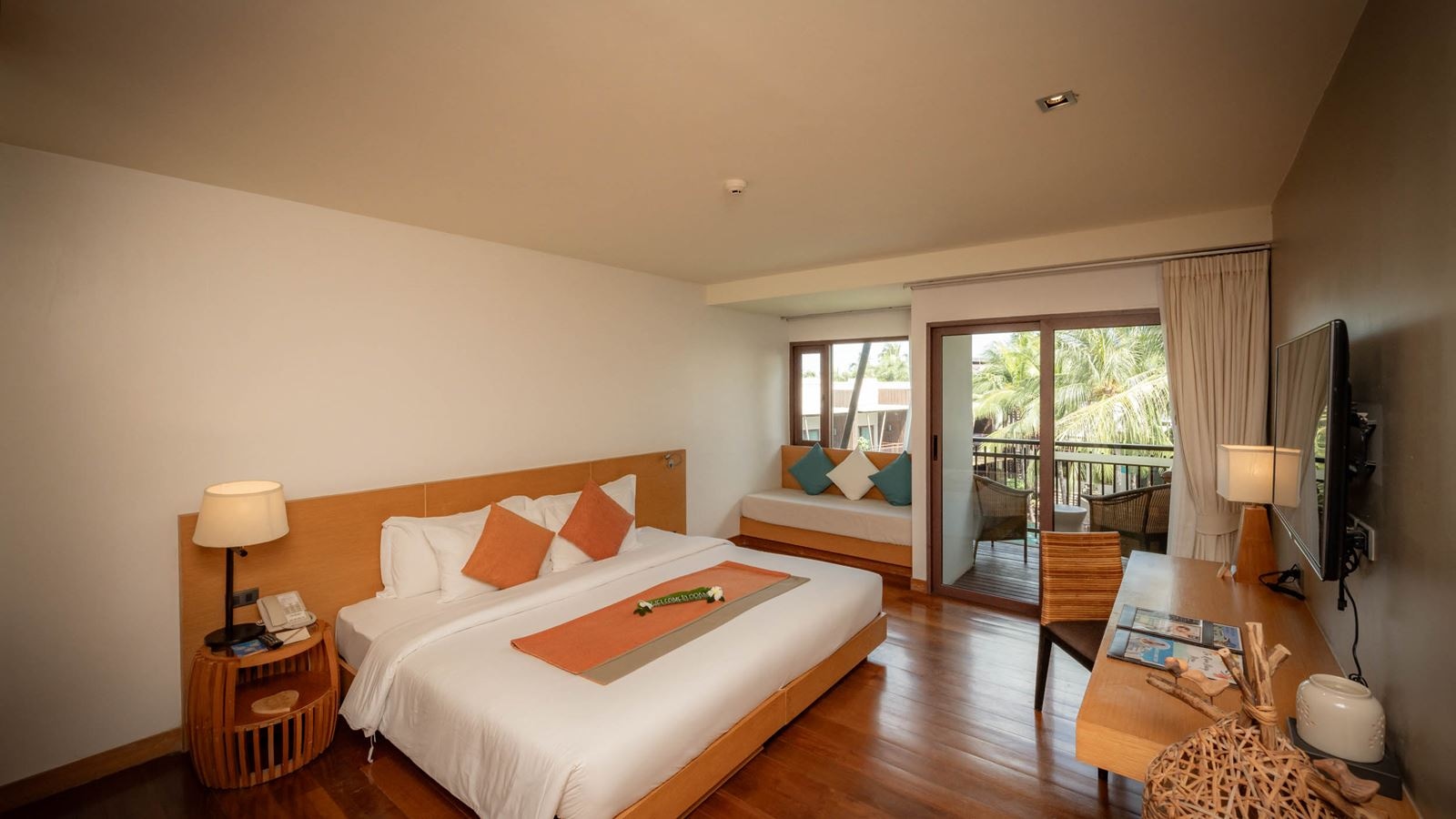 rooms-cozy-deluxe-room